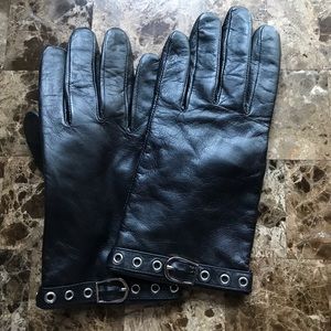 Gloves Black with Buckle and Grommet detail.